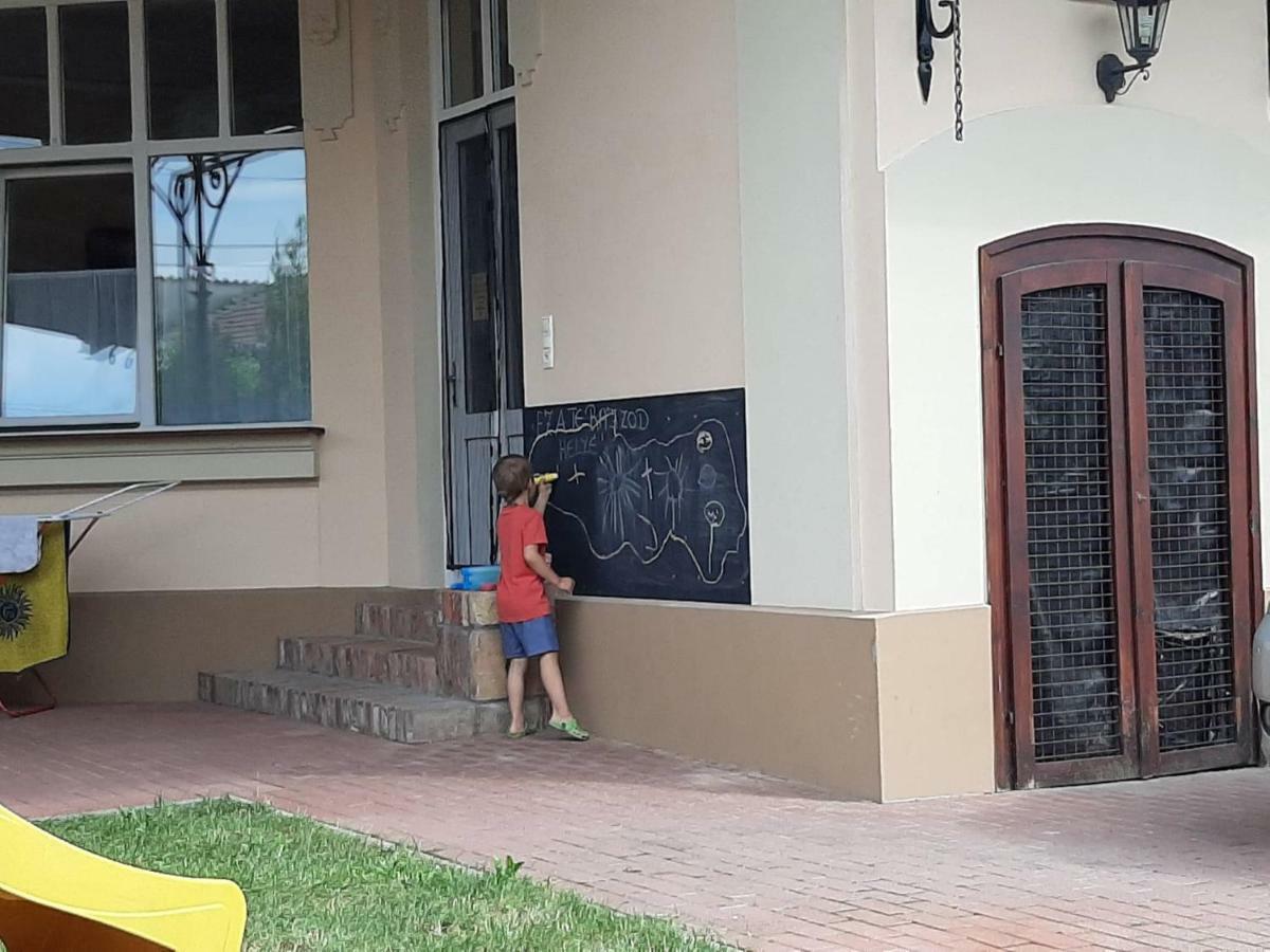 Gyulai Mesehaz Apartman Extérieur photo