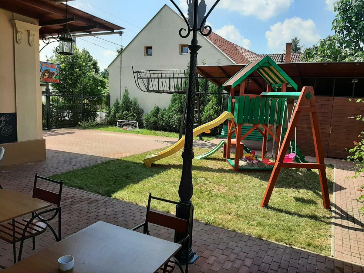 Gyulai Mesehaz Apartman Extérieur photo