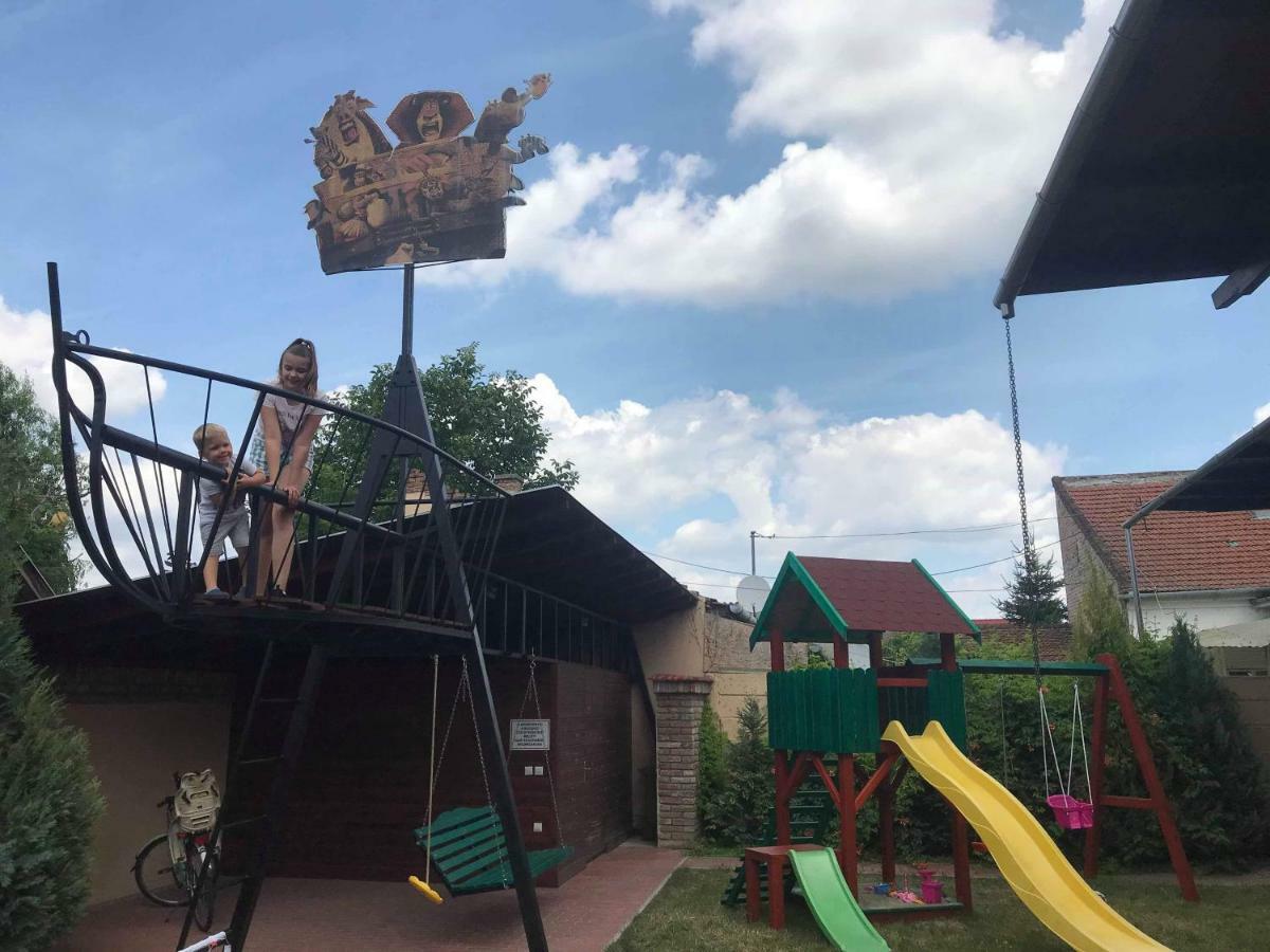 Gyulai Mesehaz Apartman Extérieur photo